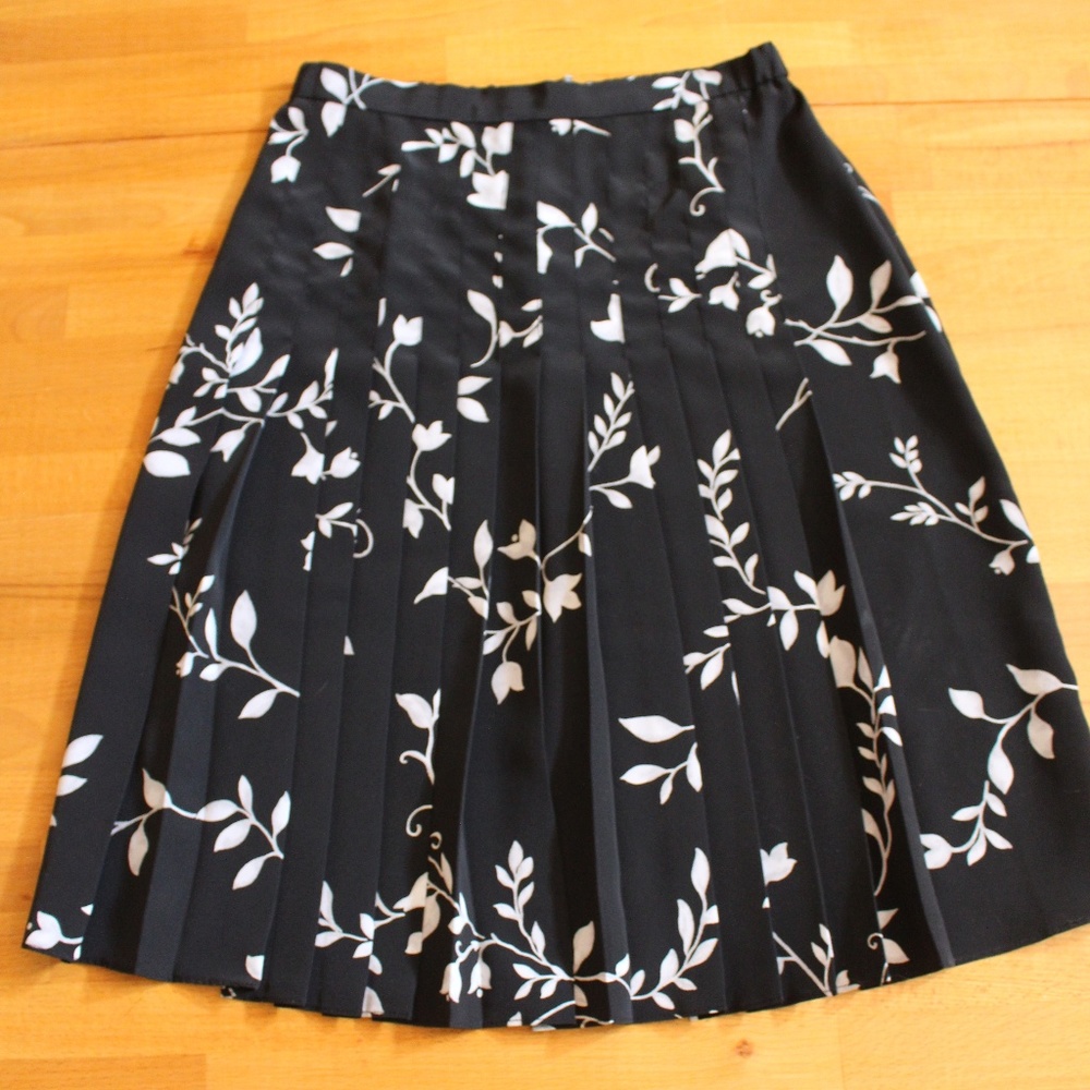 Liz Claiborne Pleated Skirt